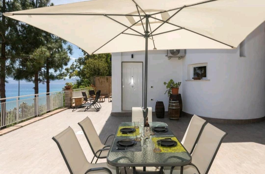 Villa'S Apartment On The Beach, Swimming Pool A/C Palermo Buitenkant foto